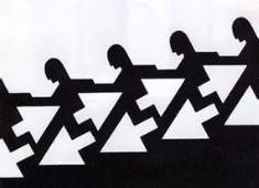 现场观众热情高涨，为自己支持的球队呐喊助威！